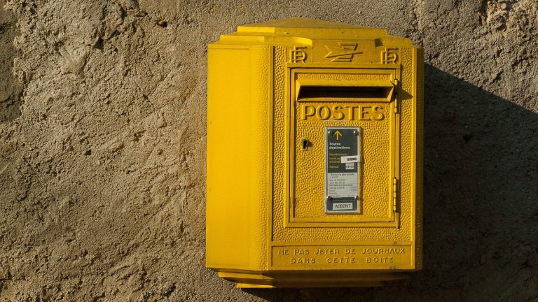 Devenez facteur grâce à la formation de conducteur livreur sur véhicules légers