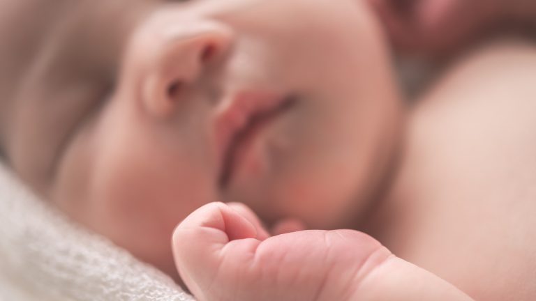 Aidez votre bébé à dormir paisiblement : des conseils indispensables !