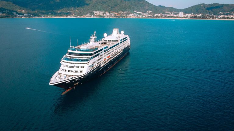 Croisière de luxe all inclusive vs croisière classique : pourquoi privilégier le tout compris ?