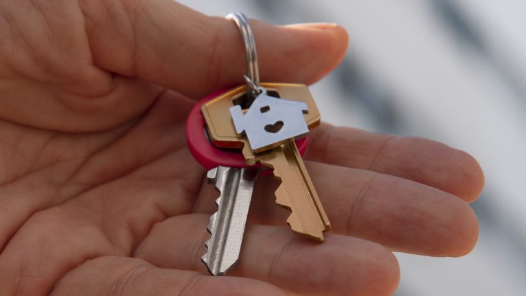 Maison clé sur porte : quels avantages par rapport à une construction classique ?